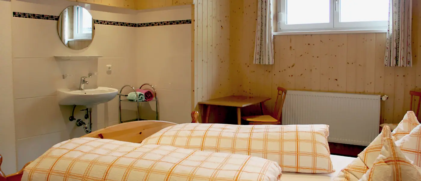 Schlafzimmer mit Waschbecken